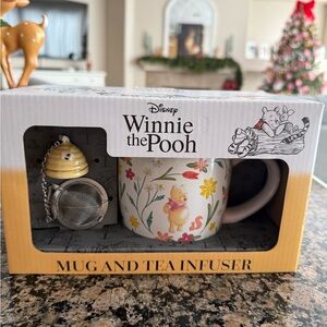 Disney New In Box  Winnie the Pooh The Flowers Mug with Bee Tea Infuser